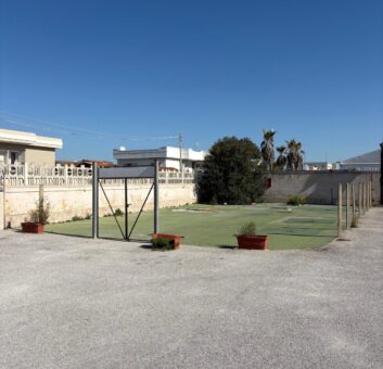 STRUTTURA 300 MQ CON PARCHEGGIO Castel Volturno