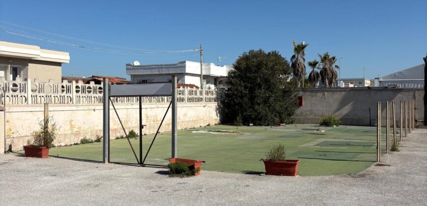 STRUTTURA 300 MQ CON PARCHEGGIO Castel Volturno