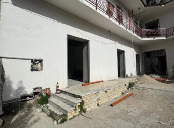 LOCALE COMMERCIALE RISTRUTTURATO Giugliano-Centro