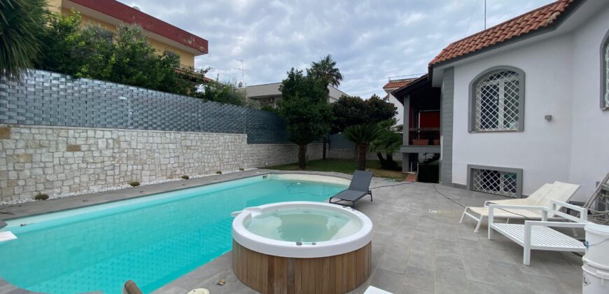 LUSSUOSA VILLA INDIPENDENTE Licola