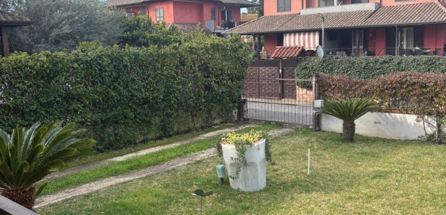 VILLA SINGOLA RISTRUTTURATA Varcaturo-Parco Residence