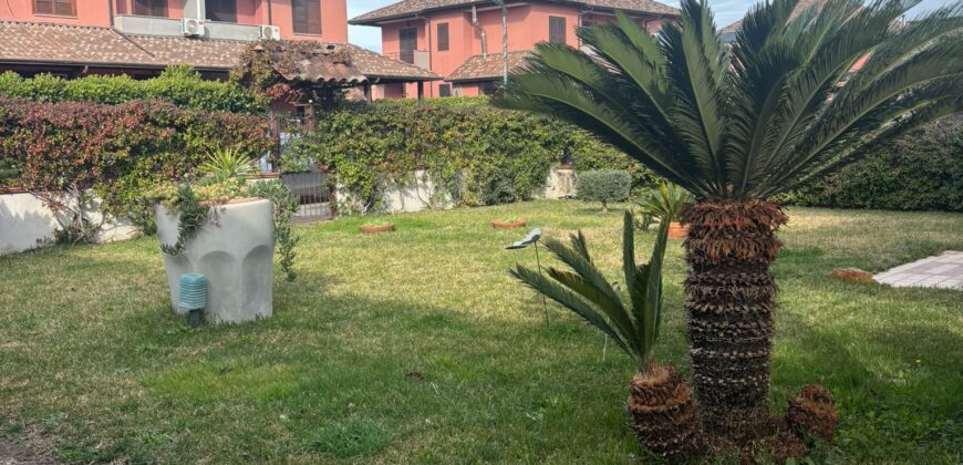 VILLA SINGOLA RISTRUTTURATA Varcaturo-Parco Residence