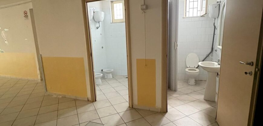 STRUTTURA 300 MQ CON PARCHEGGIO Castel Volturno