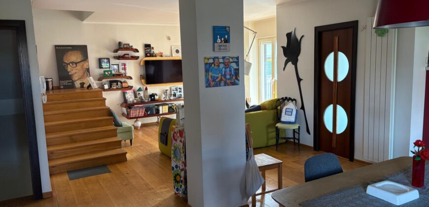 VILLA SINGOLA RISTRUTTURATA Varcaturo-Parco Residence