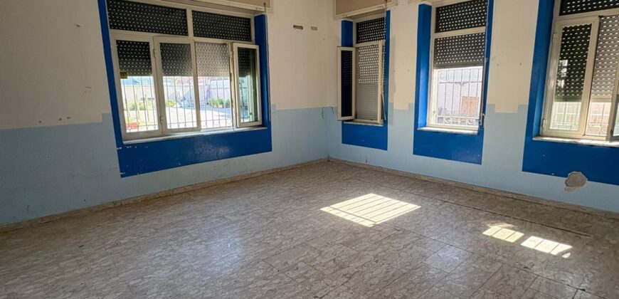 STRUTTURA 300 MQ CON PARCHEGGIO Castel Volturno