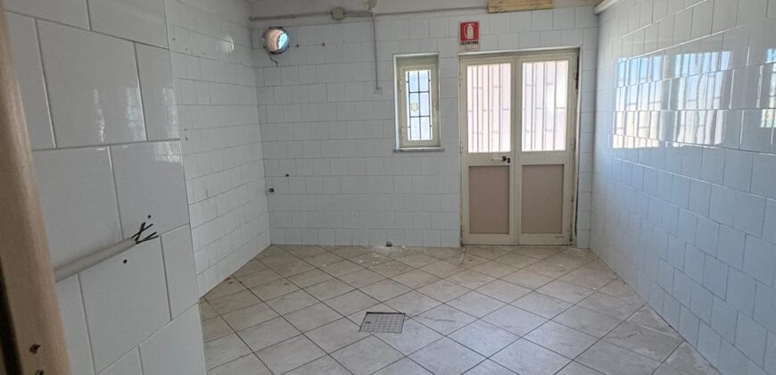 STRUTTURA 300 MQ CON PARCHEGGIO Castel Volturno