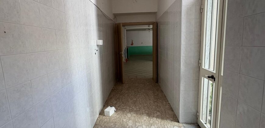 STRUTTURA 300 MQ CON PARCHEGGIO Castel Volturno