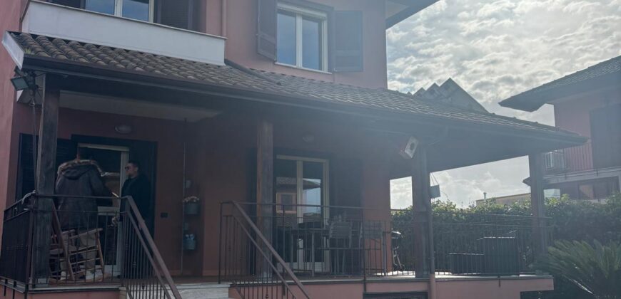 VILLA SINGOLA RISTRUTTURATA Varcaturo-Parco Residence