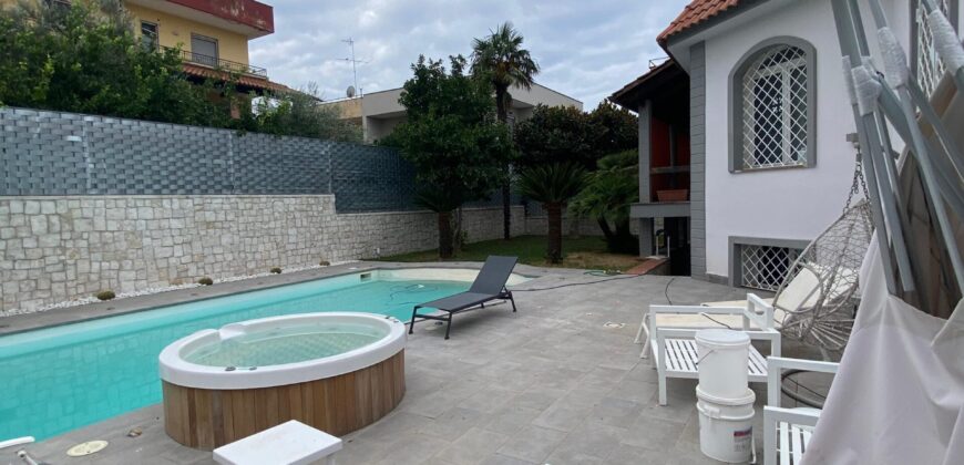 LUSSUOSA VILLA INDIPENDENTE Licola