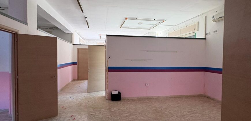 STRUTTURA 300 MQ CON PARCHEGGIO Castel Volturno