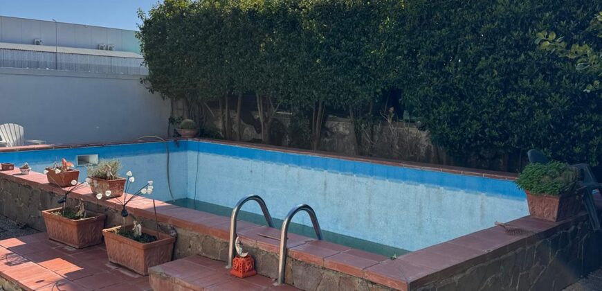 VILLA DIVISA IN DUE APPARTAMENTI Varcaturo-Parco Noce