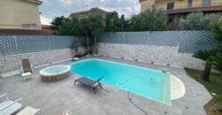 LUSSUOSA VILLA INDIPENDENTE Licola