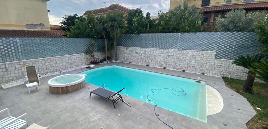 LUSSUOSA VILLA INDIPENDENTE Licola