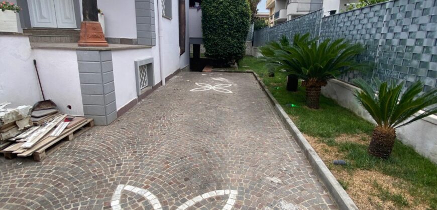 LUSSUOSA VILLA INDIPENDENTE Licola