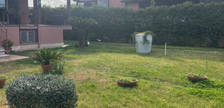 VILLA SINGOLA RISTRUTTURATA Varcaturo-Parco Residence