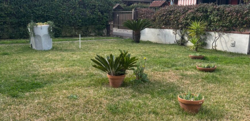 VILLA SINGOLA RISTRUTTURATA Varcaturo-Parco Residence