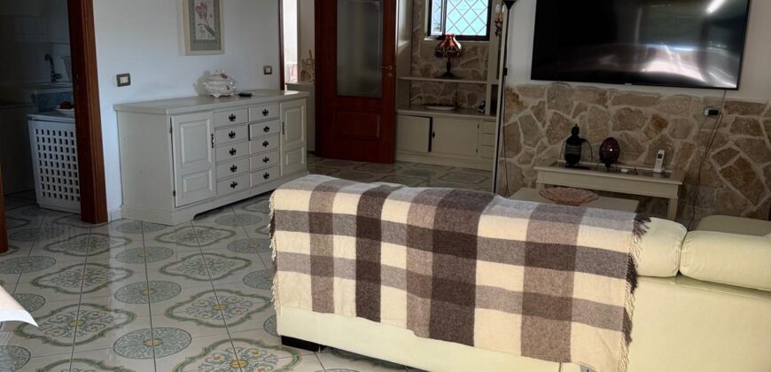 VILLA DIVISA IN DUE APPARTAMENTI Varcaturo-Parco Noce