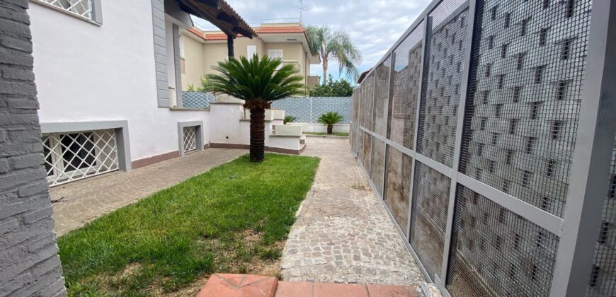 LUSSUOSA VILLA INDIPENDENTE Licola