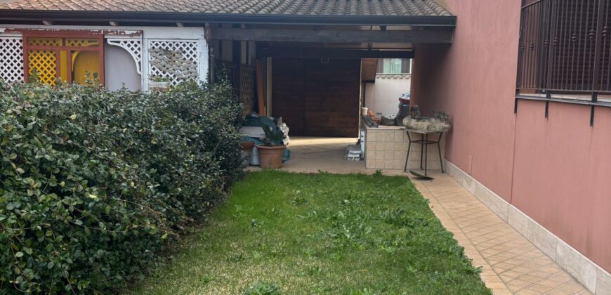 VILLA SINGOLA RISTRUTTURATA Varcaturo-Parco Residence