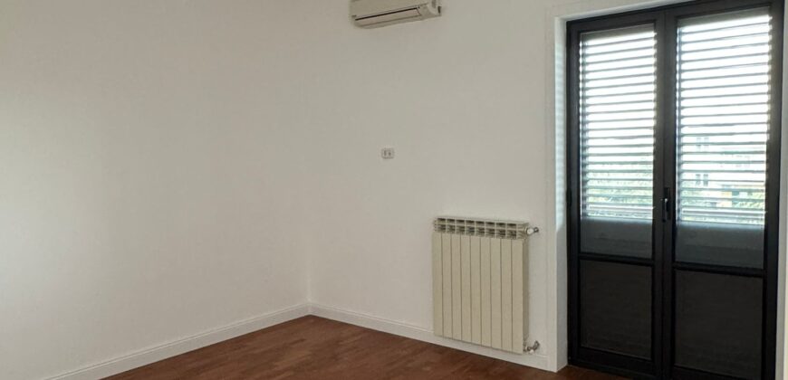 VILLA SINGOLA CON AMPIO GIARDINO Licola-Via Vicinale Festinese