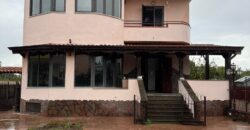 VILLA SINGOLA CON AMPIO GIARDINO Licola-Via Vicinale Festinese