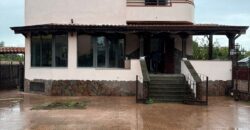 VILLA SINGOLA CON AMPIO GIARDINO Licola-Via Vicinale Festinese