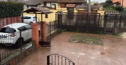 VILLA SINGOLA CON AMPIO GIARDINO Licola-Via Vicinale Festinese