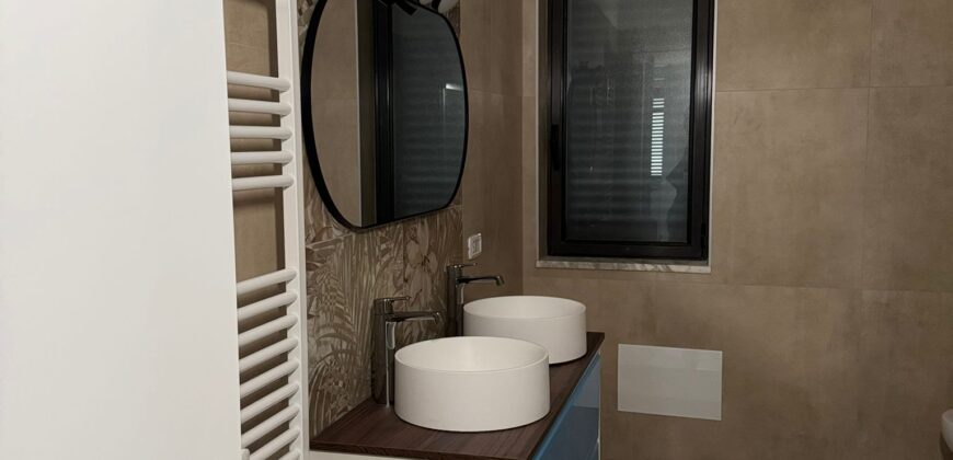 VILLA SINGOLA CON AMPIO GIARDINO Licola-Via Vicinale Festinese