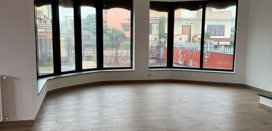 VILLA SINGOLA CON AMPIO GIARDINO Licola-Via Vicinale Festinese