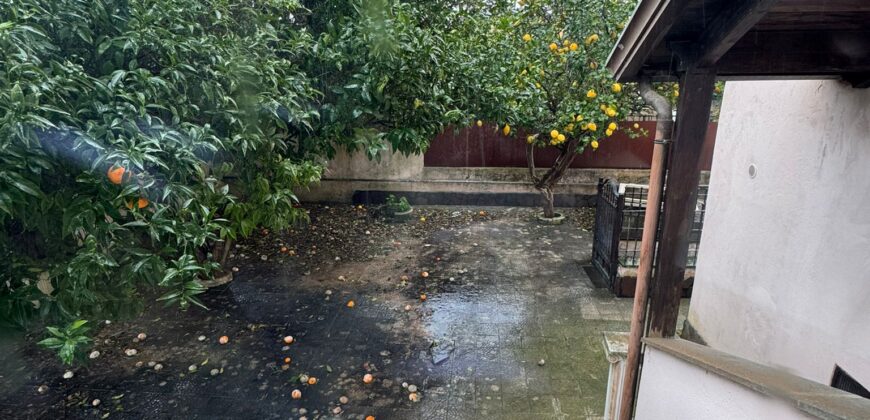 VILLA SINGOLA CON AMPIO GIARDINO Licola-Via Vicinale Festinese