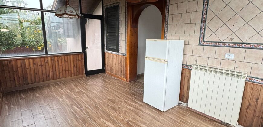 VILLA SINGOLA CON AMPIO GIARDINO Licola-Via Vicinale Festinese