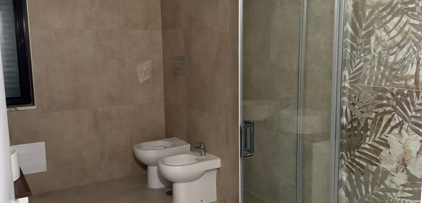 VILLA SINGOLA CON AMPIO GIARDINO Licola-Via Vicinale Festinese