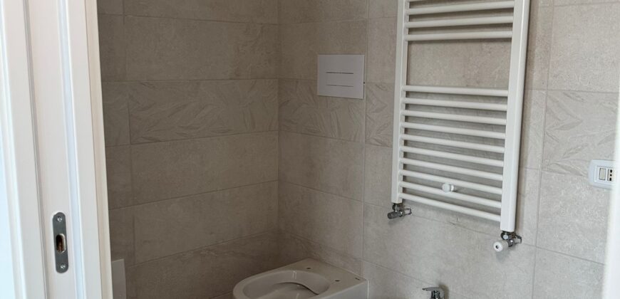 VILLA SINGOLA CON AMPIO GIARDINO Licola-Via Vicinale Festinese