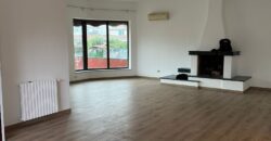 VILLA SINGOLA CON AMPIO GIARDINO Licola-Via Vicinale Festinese