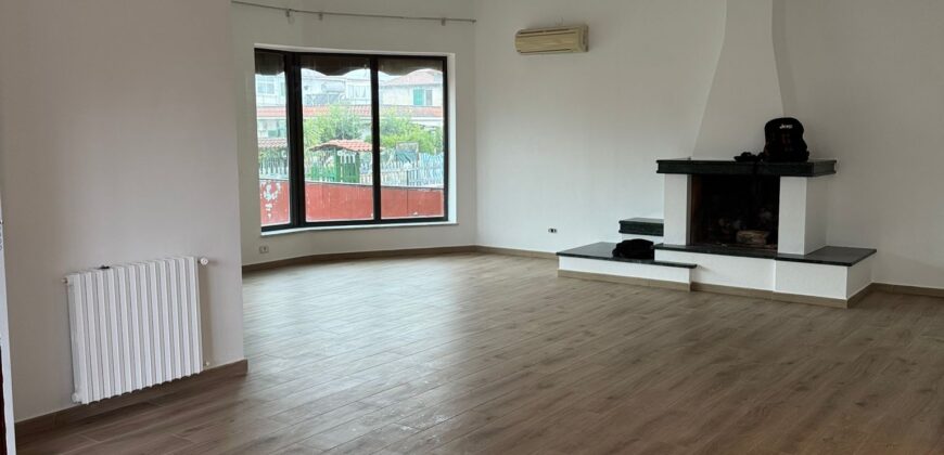 VILLA SINGOLA CON AMPIO GIARDINO Licola-Via Vicinale Festinese