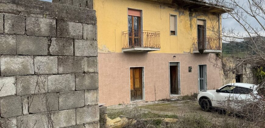 TERRENO CON CASOLARE San Salvatore Telesino