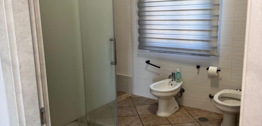 VILLA DIVISA IN DUE APPARTAMENTI Varcaturo-Parco Noce