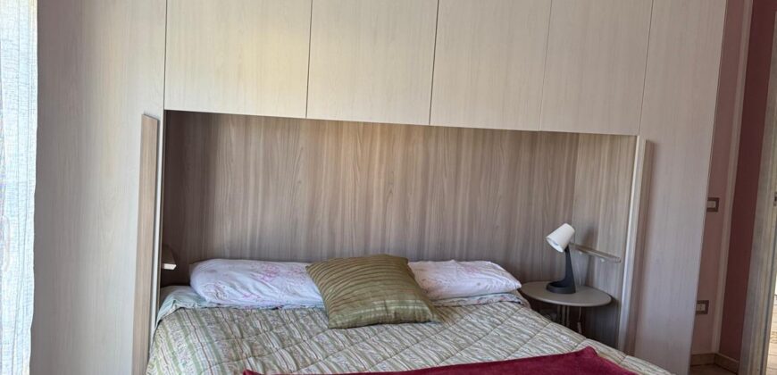 VILLA DIVISA IN DUE APPARTAMENTI Varcaturo-Parco Noce