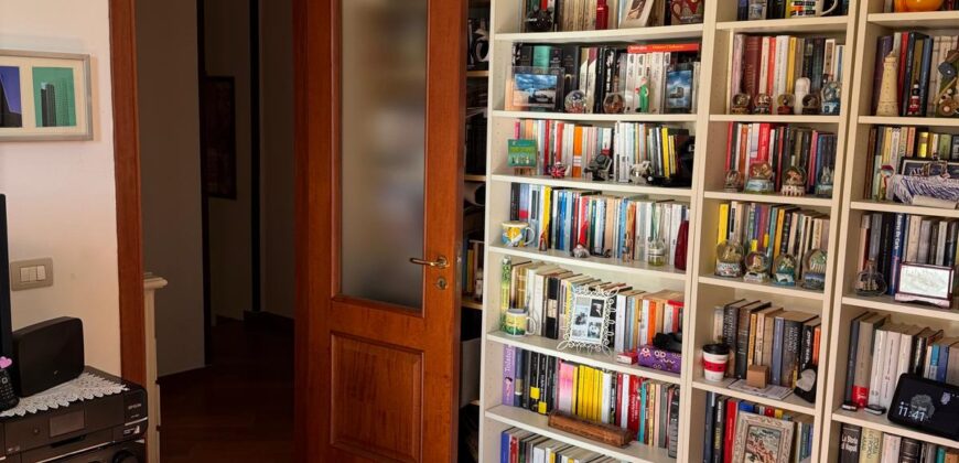 VILLA DIVISA IN DUE APPARTAMENTI Varcaturo-Parco Noce