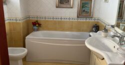 VILLA DIVISA IN DUE APPARTAMENTI Varcaturo-Parco Noce