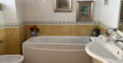 VILLA DIVISA IN DUE APPARTAMENTI Varcaturo-Parco Noce