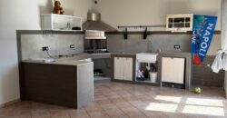 VILLA DIVISA IN DUE APPARTAMENTI Varcaturo-Parco Noce