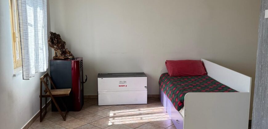 VILLA DIVISA IN DUE APPARTAMENTI Varcaturo-Parco Noce