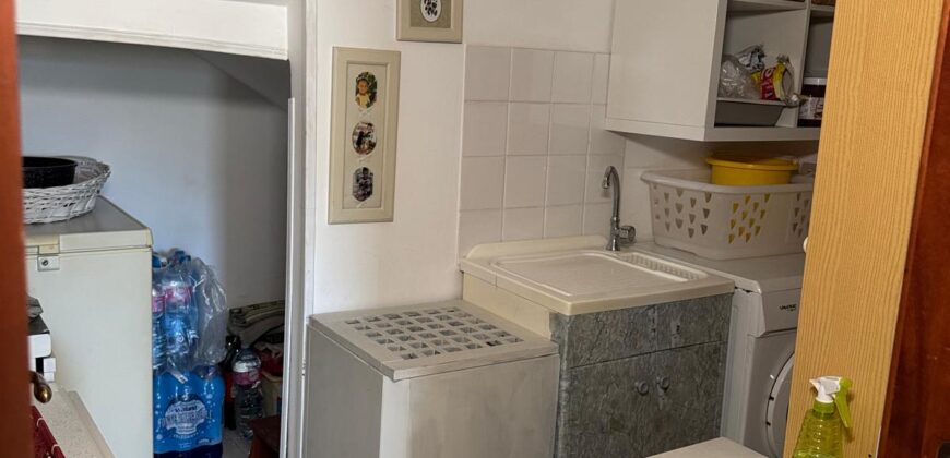 VILLA DIVISA IN DUE APPARTAMENTI Varcaturo-Parco Noce