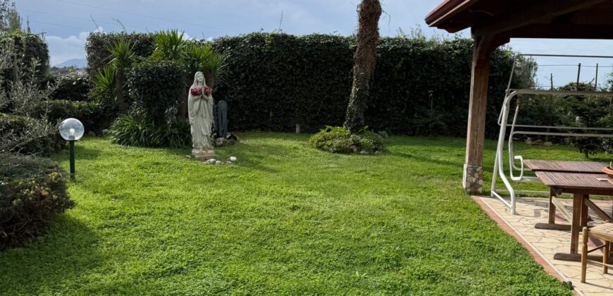 APPARTMENTO CON GIARDINO Licola-Via Montenuovo