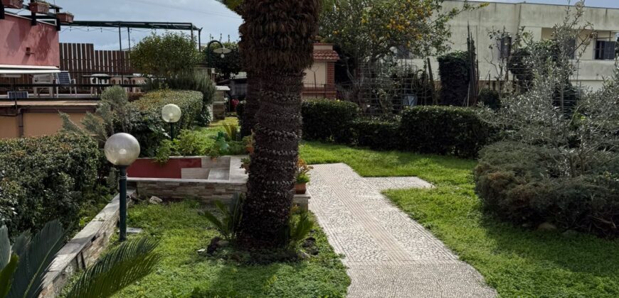 APPARTMENTO CON GIARDINO Licola-Via Montenuovo