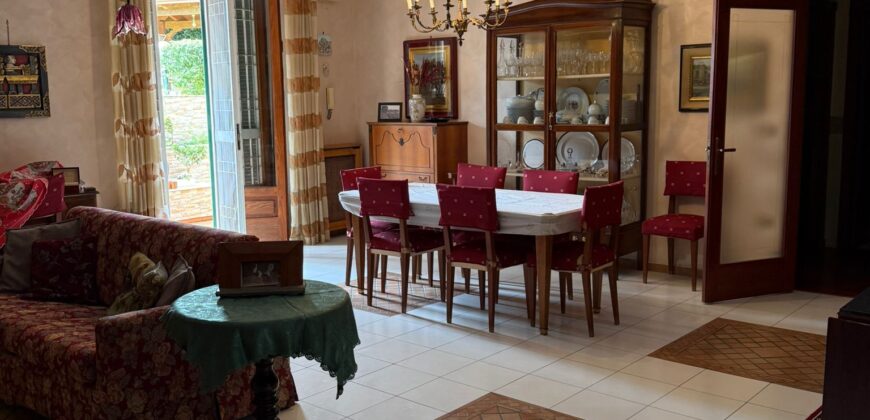 APPARTMENTO CON GIARDINO Licola-Via Montenuovo