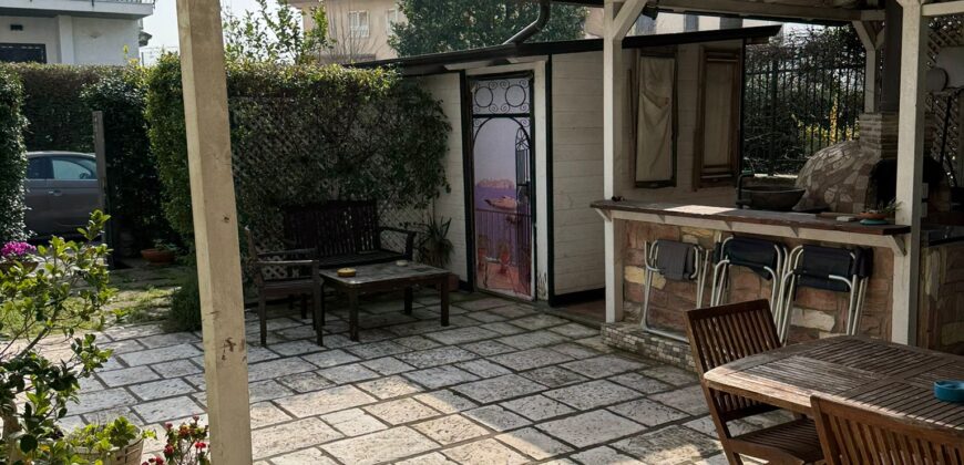 VILLA BIFAMILIARE Lago Patria-Domus Mea