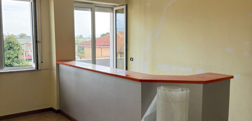 UFFICIO 90 MQ Varcaturo-Centro