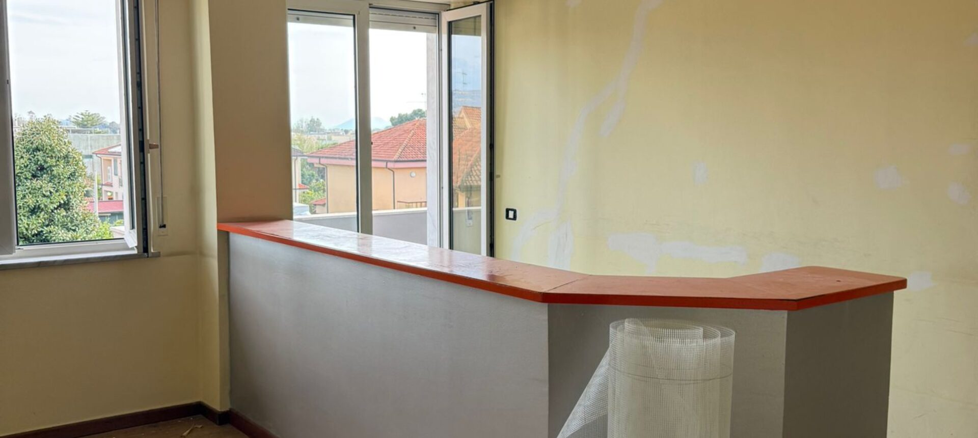 UFFICIO 90 MQ Varcaturo-Centro